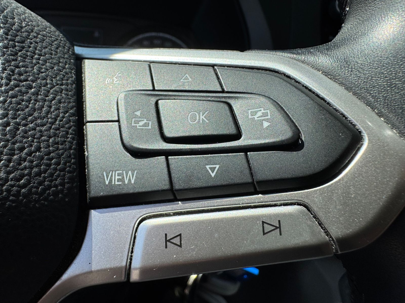 Fahrzeugabbildung Volkswagen T6 TRANSPORTER*AUT*6 SITZER*ACC*KLIMA*SHZ*TOP