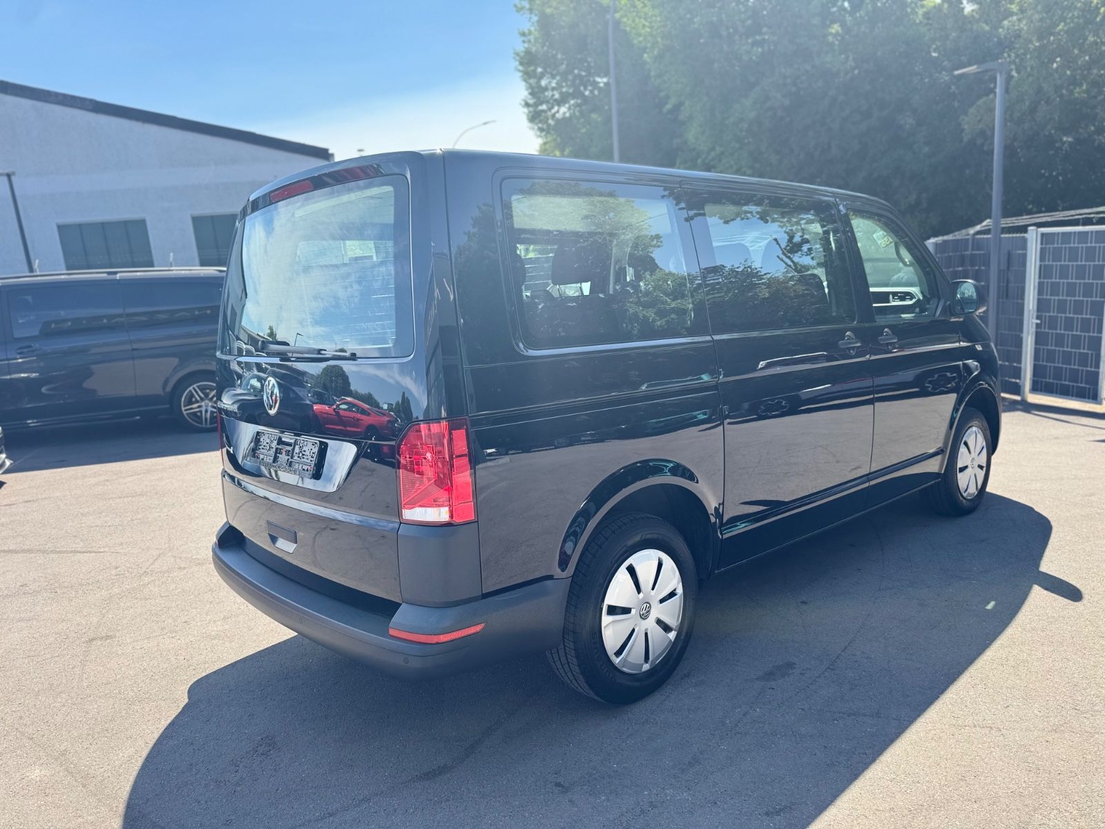 Fahrzeugabbildung Volkswagen T6 TRANSPORTER*AUT*6 SITZER*ACC*KLIMA*SHZ*TOP