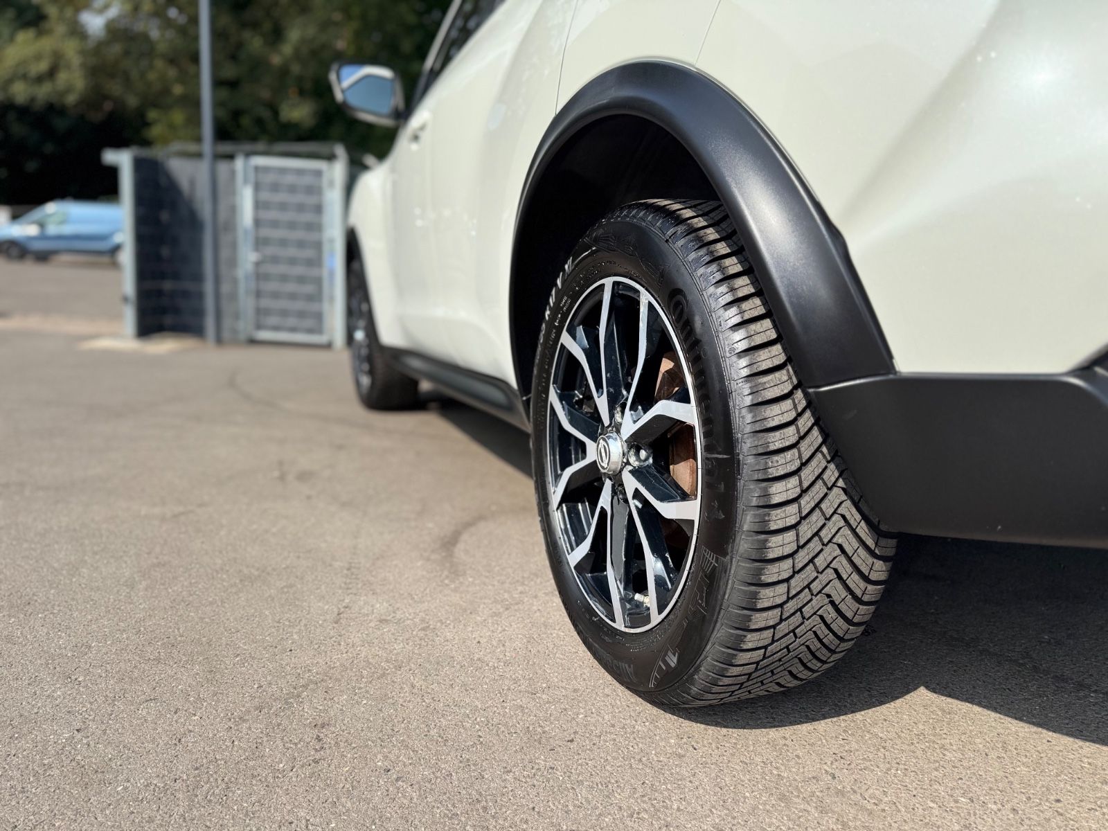 Fahrzeugabbildung Nissan JUKE N-CONNECTA*KAMERA*DESIGN FELGEN*TOP