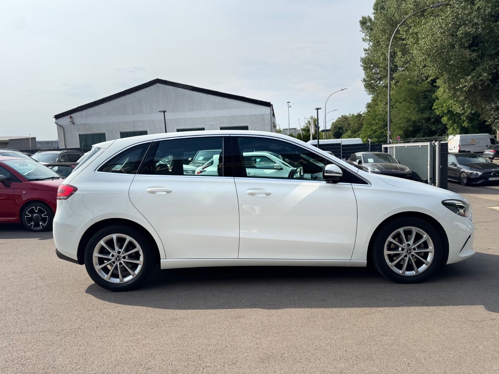 Fahrzeugabbildung Mercedes-Benz B 180 *SPORTPAKET*MULTIBEAM*LEDER BRAUN*LED*