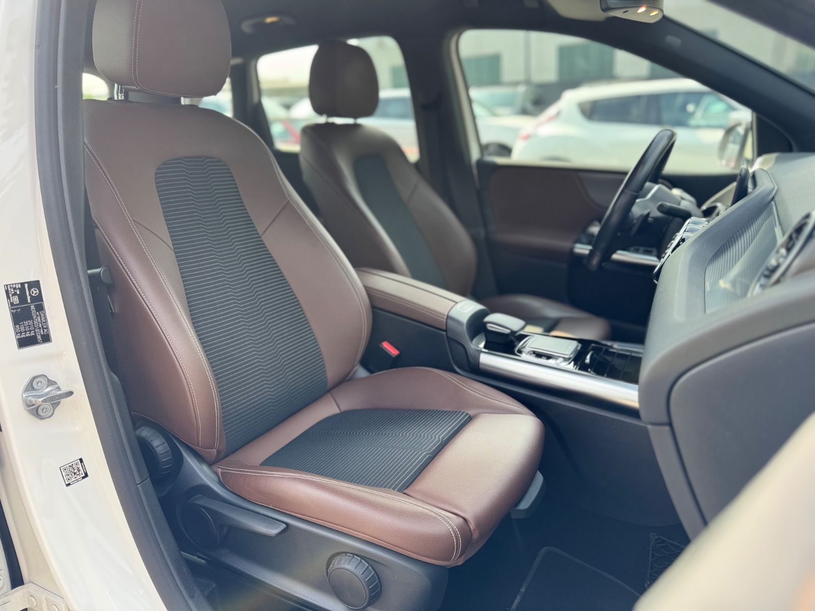 Fahrzeugabbildung Mercedes-Benz B 180 *SPORTPAKET*MULTIBEAM*LEDER BRAUN*LED*