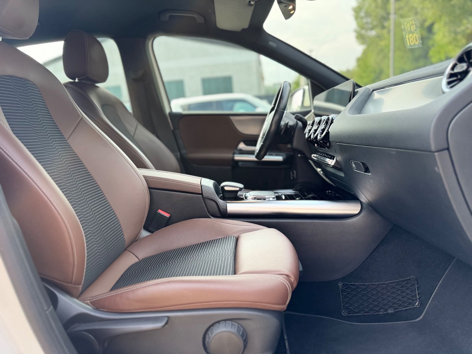 Fahrzeugabbildung Mercedes-Benz B 180 *SPORTPAKET*MULTIBEAM*LEDER BRAUN*LED*