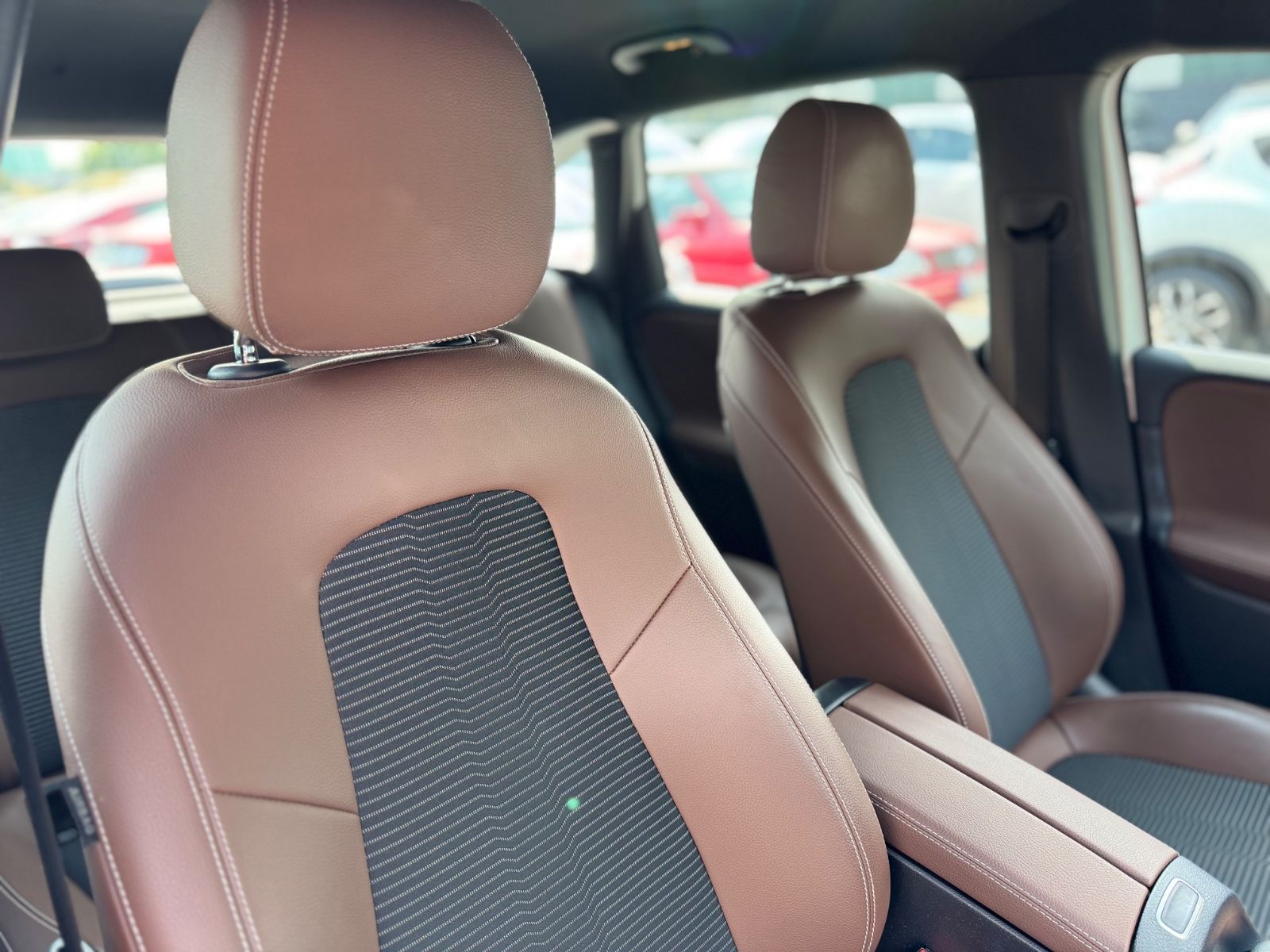 Fahrzeugabbildung Mercedes-Benz B 180 *SPORTPAKET*MULTIBEAM*LEDER BRAUN*LED*