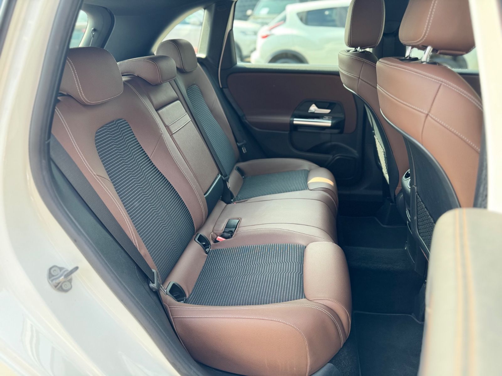Fahrzeugabbildung Mercedes-Benz B 180 *SPORTPAKET*MULTIBEAM*LEDER BRAUN*LED*