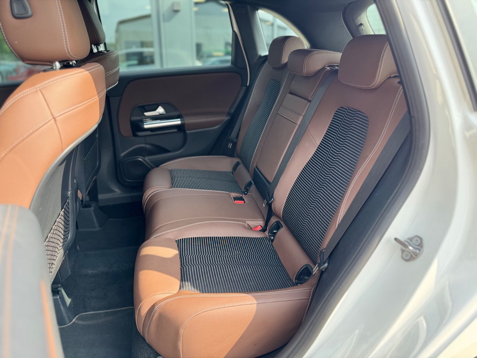 Fahrzeugabbildung Mercedes-Benz B 180 *SPORTPAKET*MULTIBEAM*LEDER BRAUN*LED*
