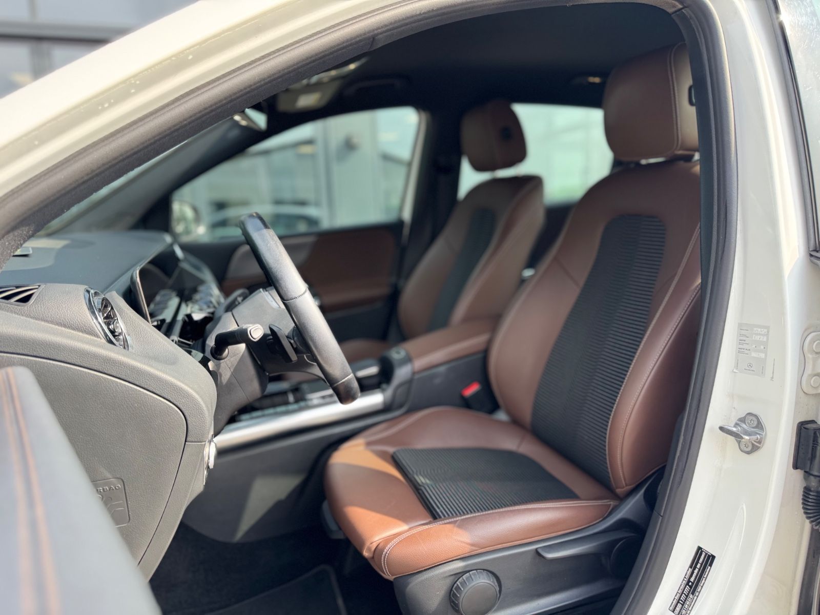 Fahrzeugabbildung Mercedes-Benz B 180 *SPORTPAKET*MULTIBEAM*LEDER BRAUN*LED*