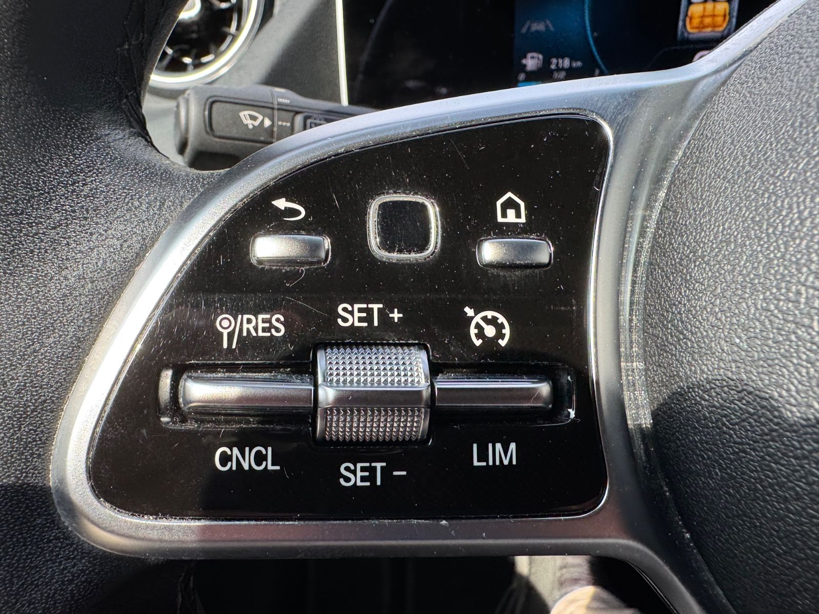 Fahrzeugabbildung Mercedes-Benz B 180 *SPORTPAKET*MULTIBEAM*LEDER BRAUN*LED*