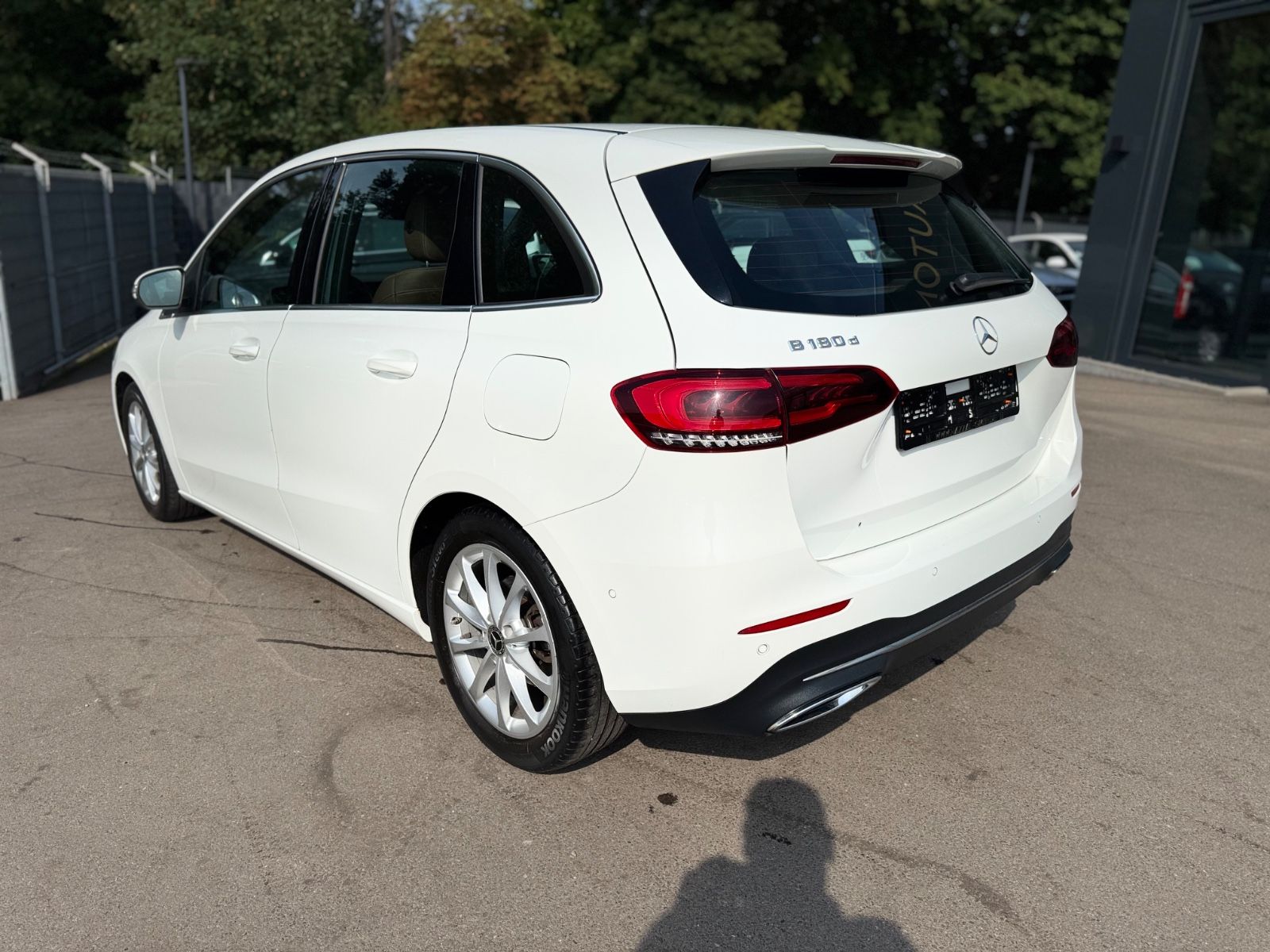 Fahrzeugabbildung Mercedes-Benz B 180 *SPORTPAKET*MULTIBEAM*LEDER BRAUN*LED*