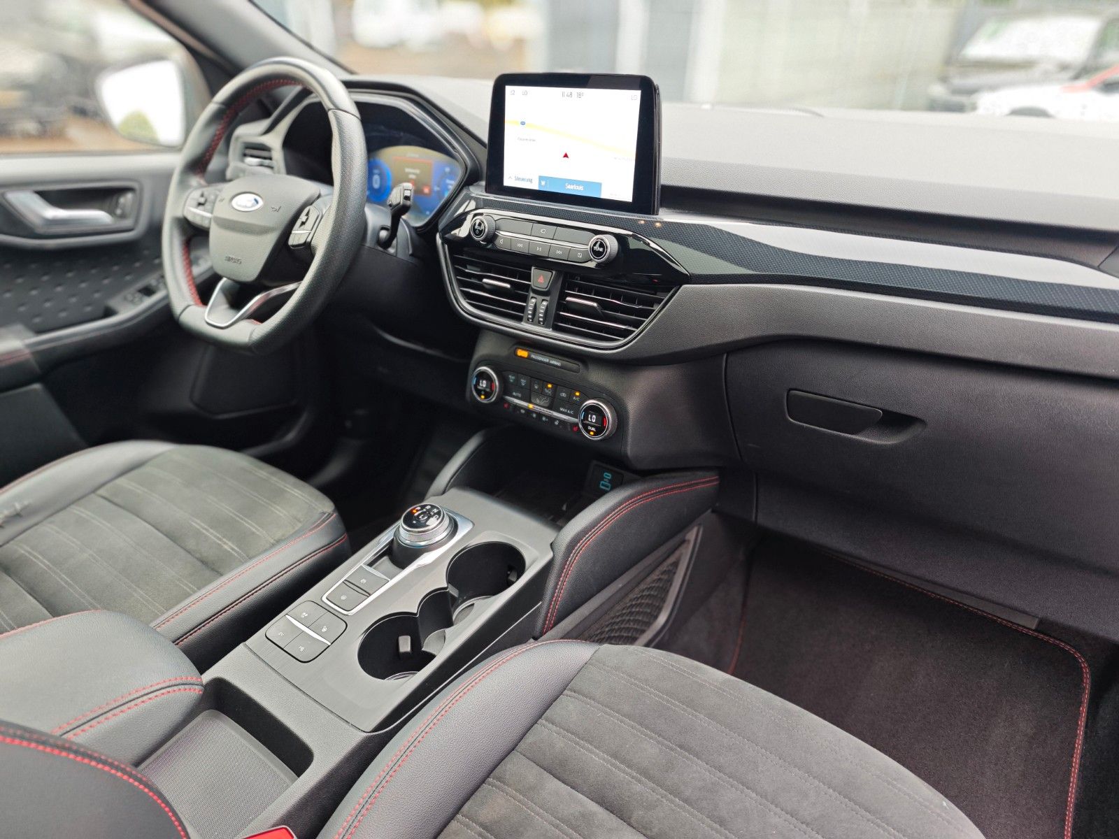Fahrzeugabbildung Ford KUGA ST-LINE X PLUG IN HYBRID*PANO*LED*