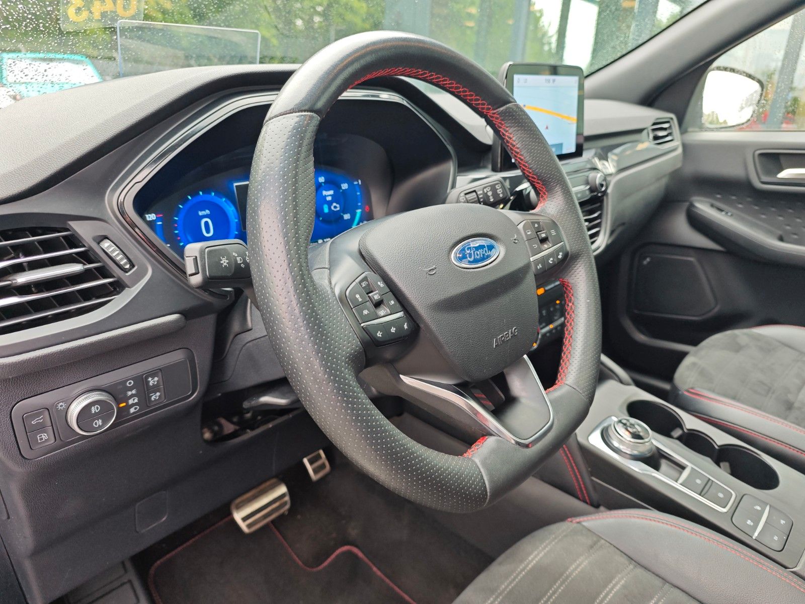 Fahrzeugabbildung Ford KUGA ST-LINE X PLUG IN HYBRID*PANO*LED*