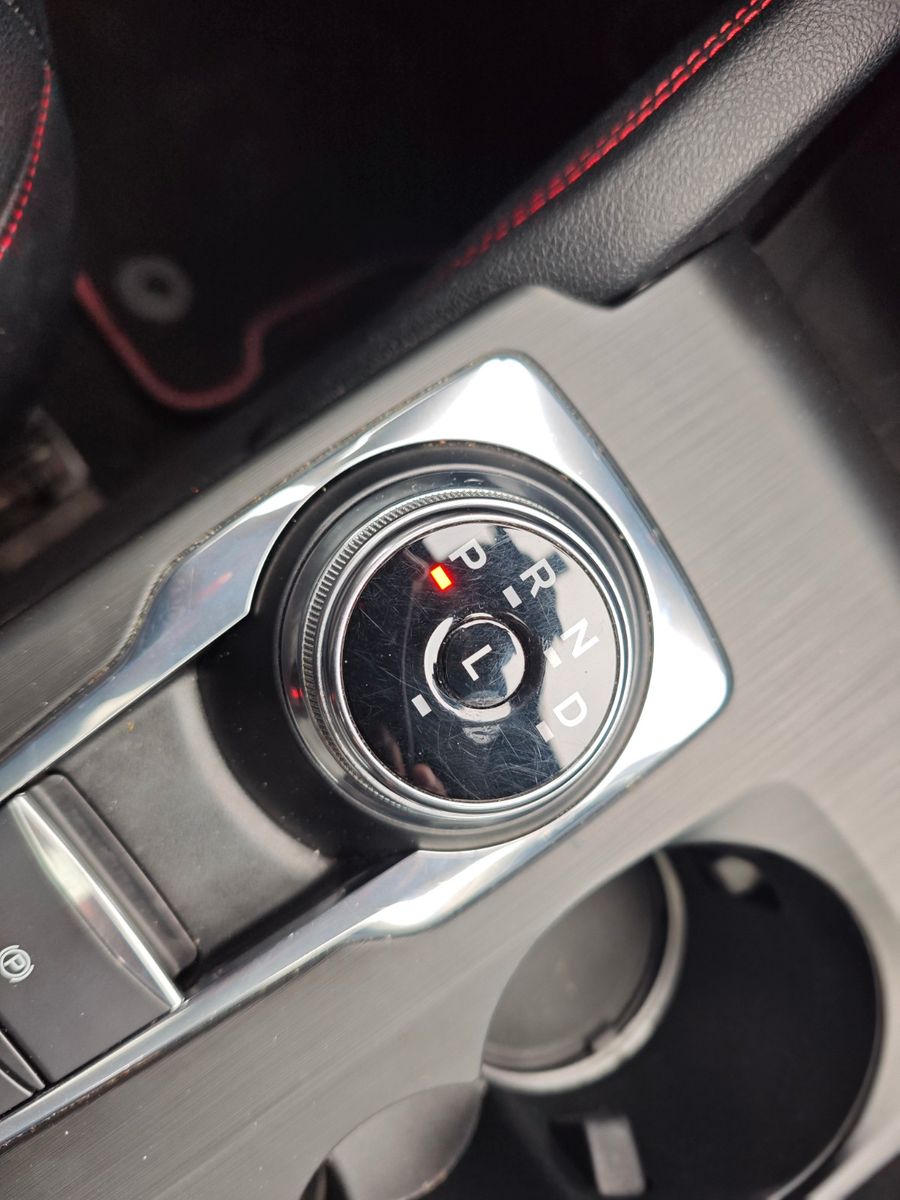 Fahrzeugabbildung Ford KUGA ST-LINE X PLUG IN HYBRID*PANO*LED*