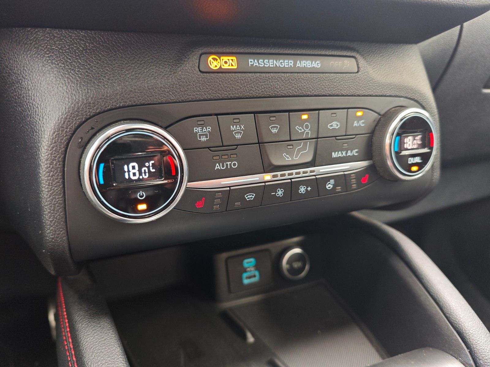 Fahrzeugabbildung Ford KUGA ST-LINE X PLUG IN HYBRID*PANO*LED*