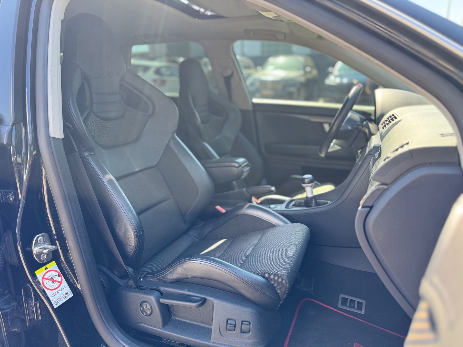 Fahrzeugabbildung Audi RS4 4.2 QUATTRO*RS-SCHALENSITZE*MILTEK*KERAMIK*
