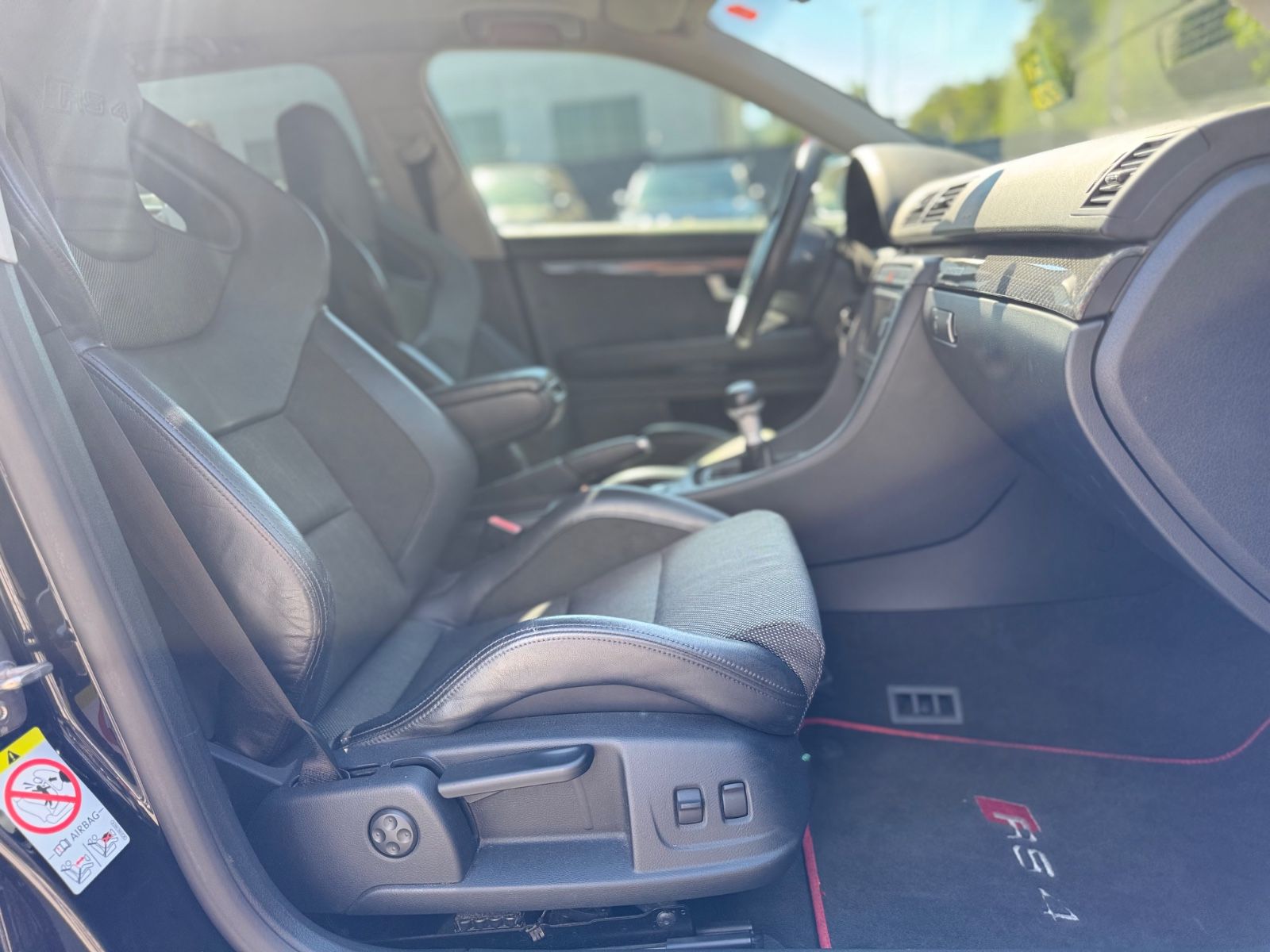 Fahrzeugabbildung Audi RS4 4.2 QUATTRO*RS-SCHALENSITZE*MILTEK*KERAMIK*