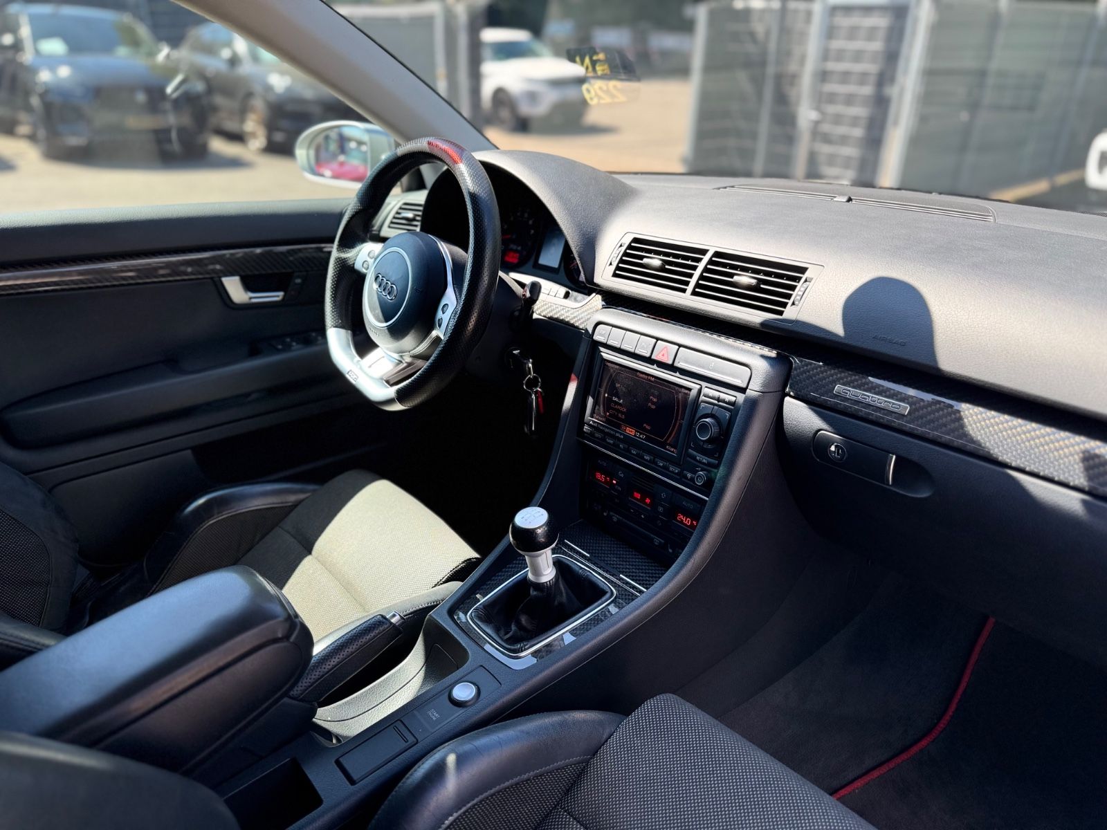 Fahrzeugabbildung Audi RS4 4.2 QUATTRO*RS-SCHALENSITZE*MILTEK*KERAMIK*