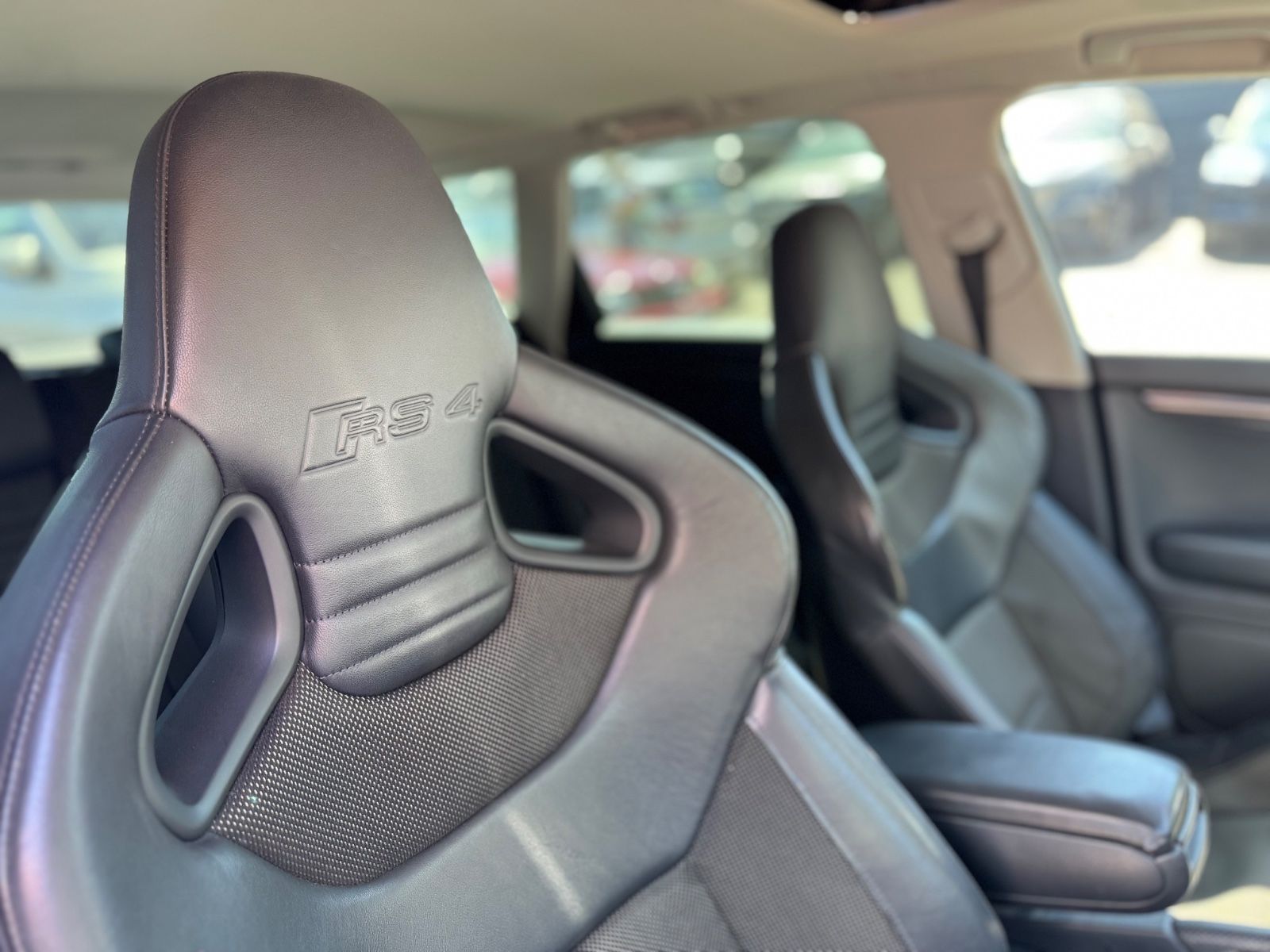 Fahrzeugabbildung Audi RS4 4.2 QUATTRO*RS-SCHALENSITZE*MILTEK*KERAMIK*