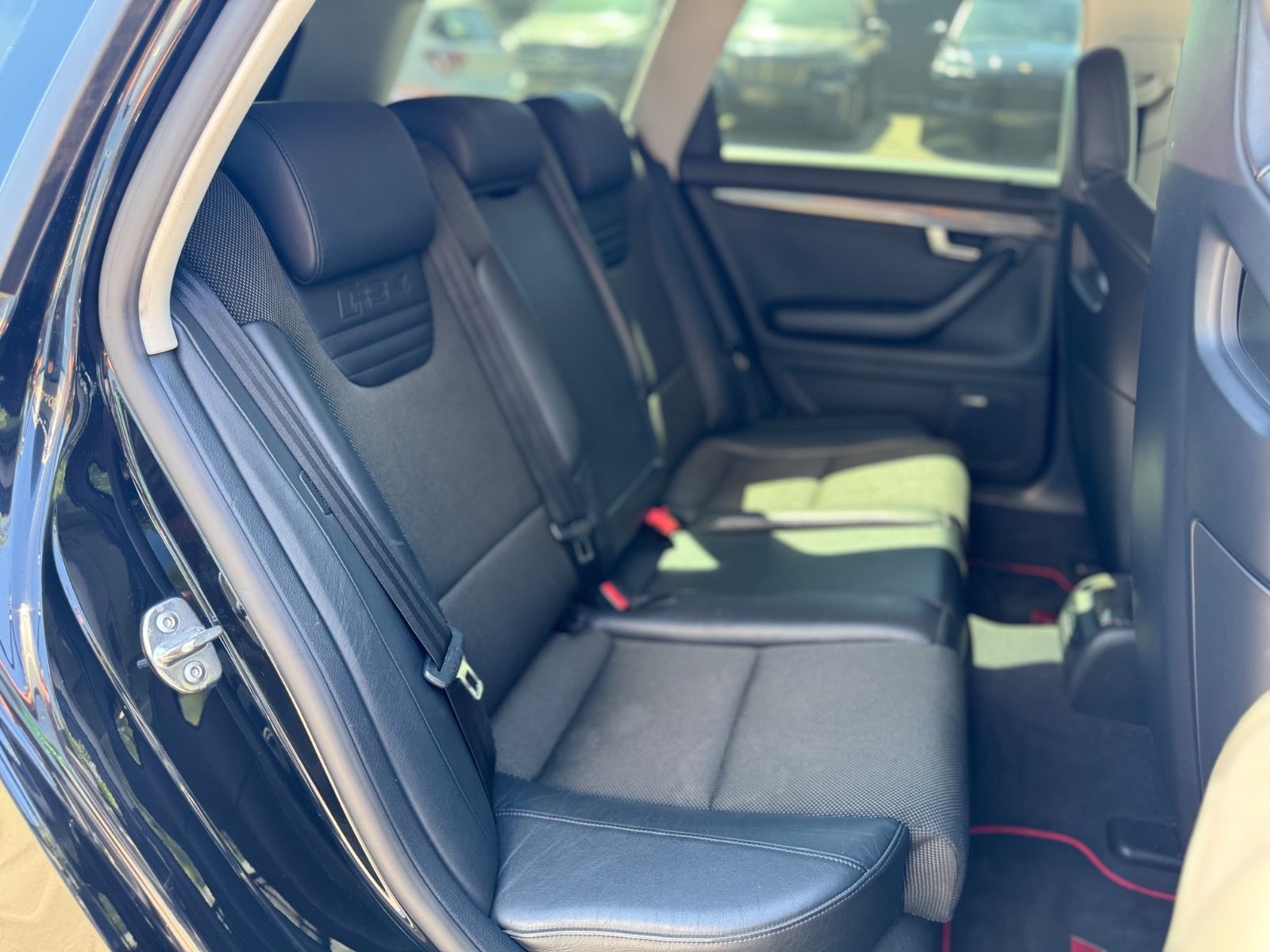 Fahrzeugabbildung Audi RS4 4.2 QUATTRO*RS-SCHALENSITZE*MILTEK*KERAMIK*