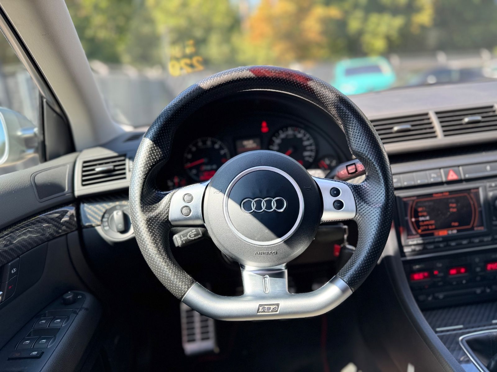Fahrzeugabbildung Audi RS4 4.2 QUATTRO*RS-SCHALENSITZE*MILTEK*KERAMIK*