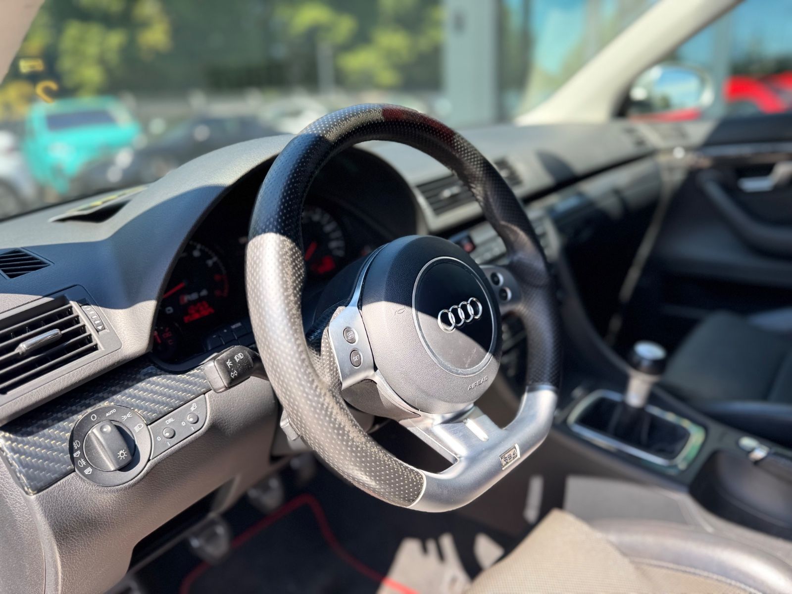 Fahrzeugabbildung Audi RS4 4.2 QUATTRO*RS-SCHALENSITZE*MILTEK*KERAMIK*
