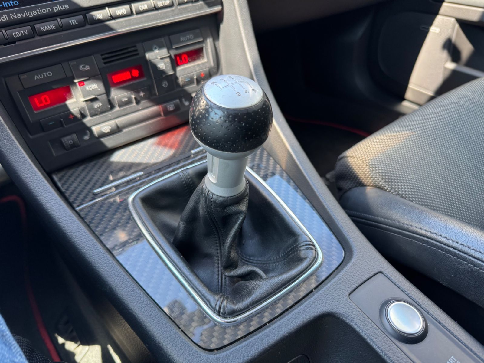 Fahrzeugabbildung Audi RS4 4.2 QUATTRO*RS-SCHALENSITZE*MILTEK*KERAMIK*