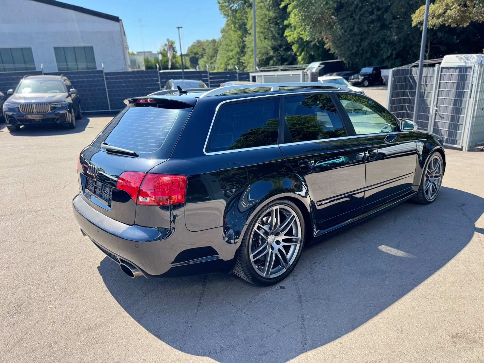 Fahrzeugabbildung Audi RS4 4.2 QUATTRO*RS-SCHALENSITZE*MILTEK*KERAMIK*
