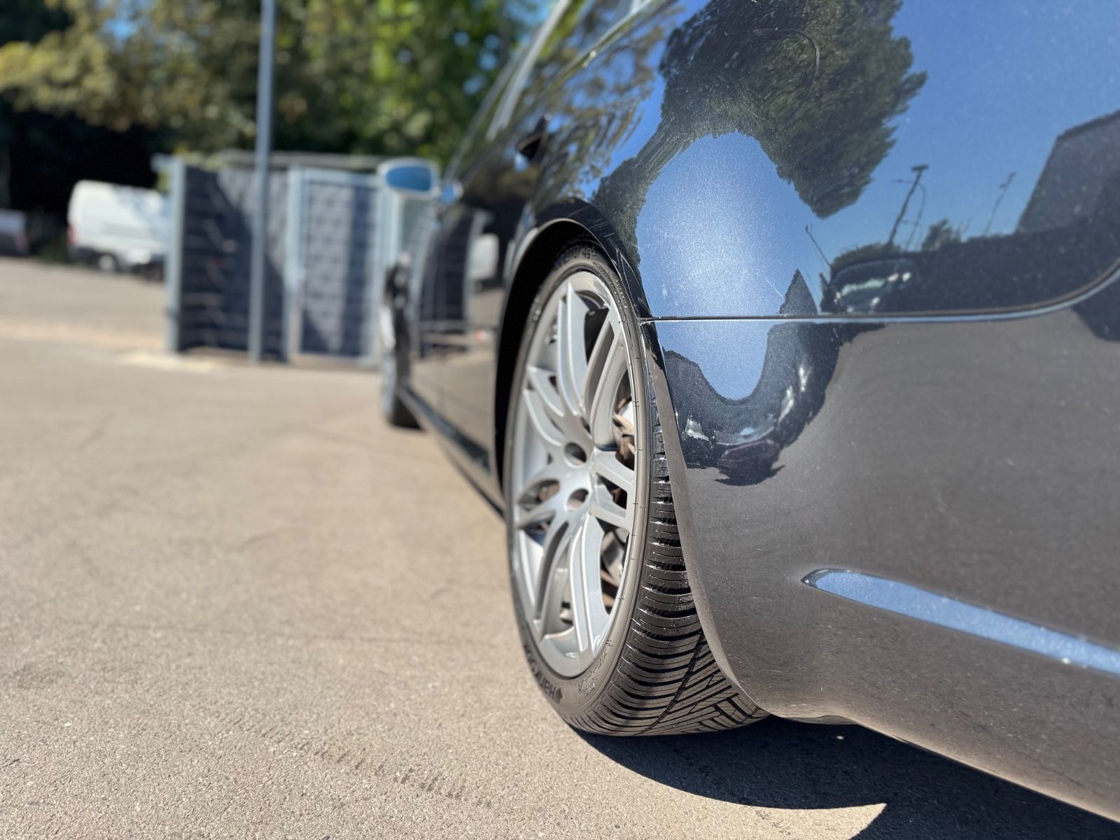 Fahrzeugabbildung Audi RS4 4.2 QUATTRO*RS-SCHALENSITZE*MILTEK*KERAMIK*