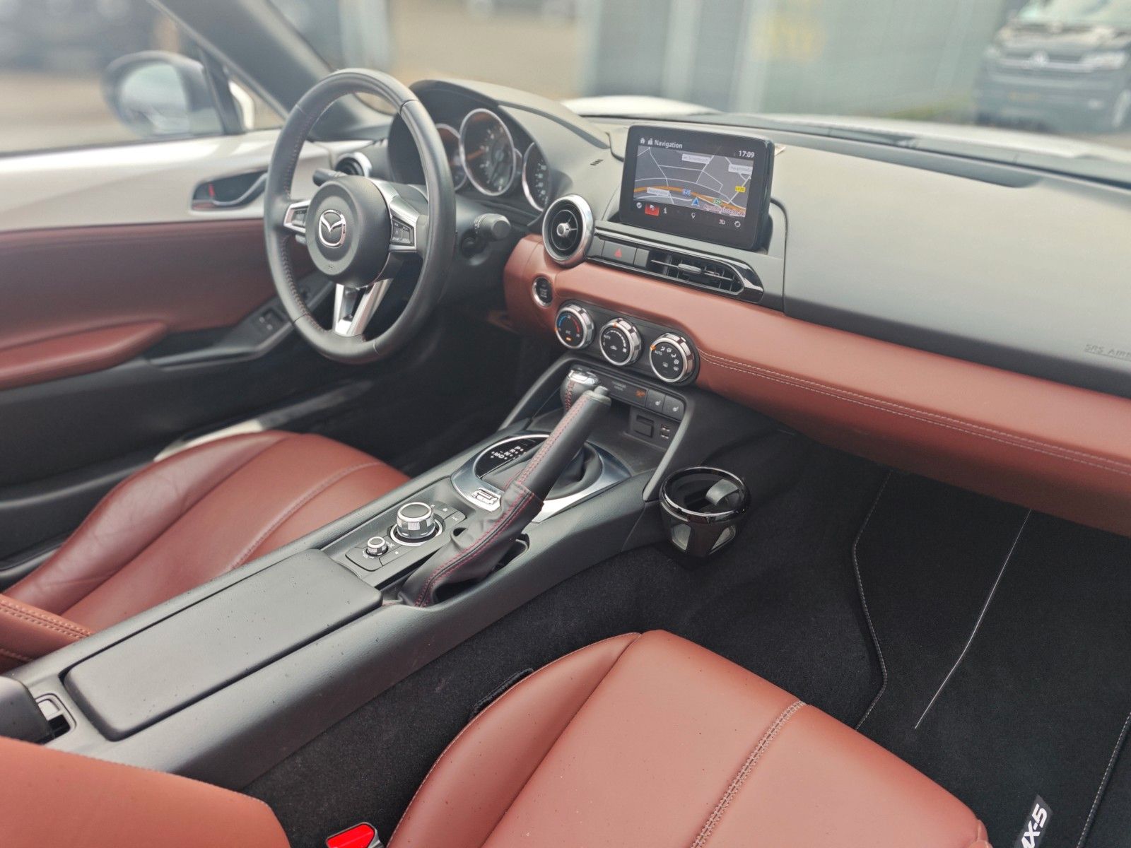 Fahrzeugabbildung Mazda MX-5 SPORT-LINE RF*AUT*MATRIX*LEDER*KAMERA*TOP
