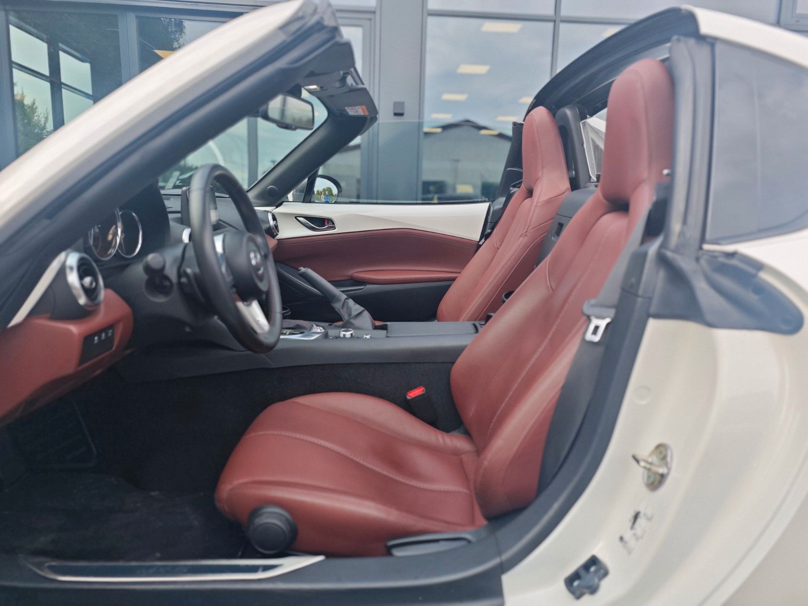 Fahrzeugabbildung Mazda MX-5 SPORT-LINE RF*AUT*MATRIX*LEDER*KAMERA*TOP