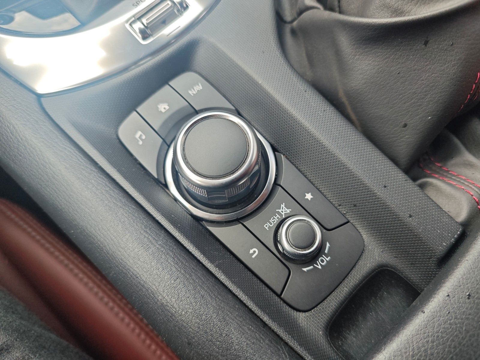 Fahrzeugabbildung Mazda MX-5 SPORT-LINE RF*AUT*MATRIX*LEDER*KAMERA*TOP