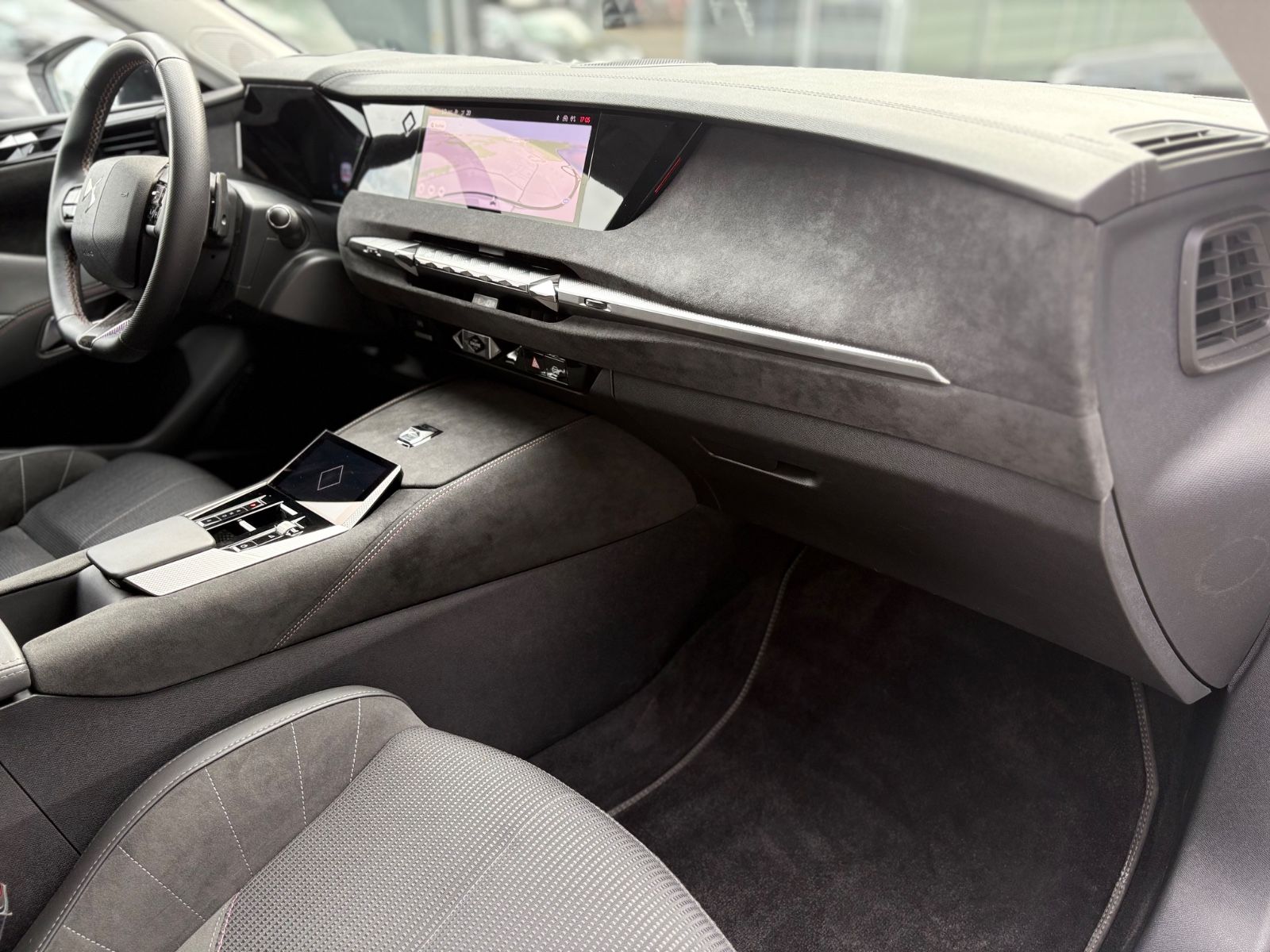 Fahrzeugabbildung DS Automobiles DS4  PERFORMANCE LINE +ALCANTARA*LED*PANORAMA*