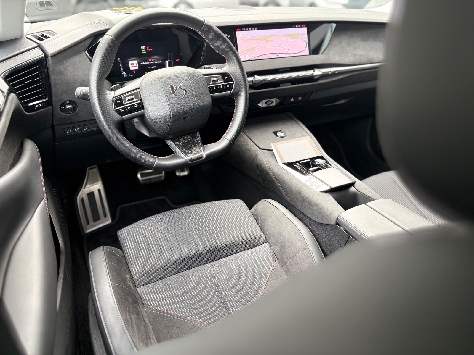 Fahrzeugabbildung DS Automobiles DS4  PERFORMANCE LINE +ALCANTARA*LED*PANORAMA*