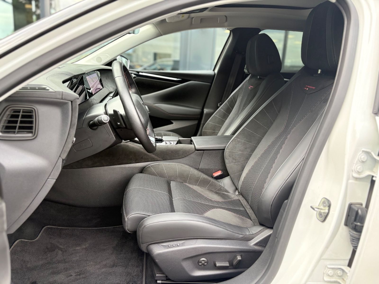 Fahrzeugabbildung DS Automobiles DS4  PERFORMANCE LINE +ALCANTARA*LED*PANORAMA*