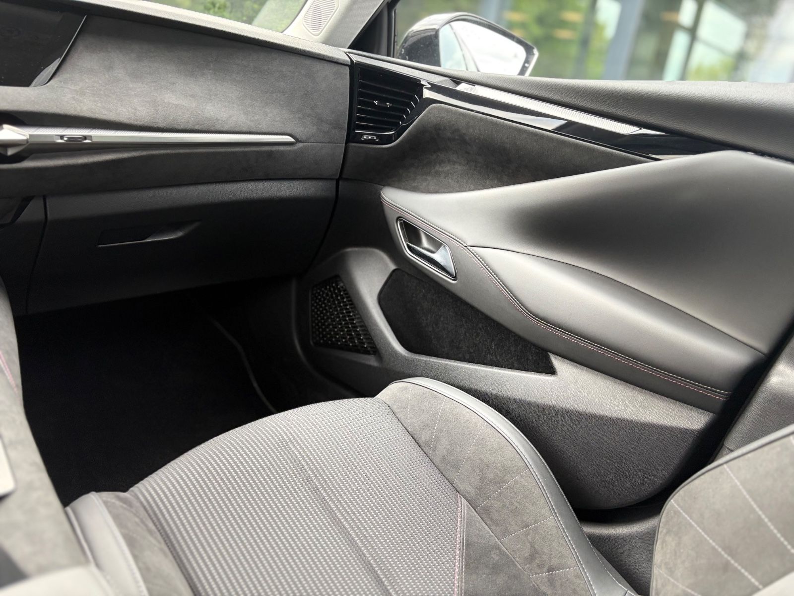 Fahrzeugabbildung DS Automobiles DS4  PERFORMANCE LINE +ALCANTARA*LED*PANORAMA*