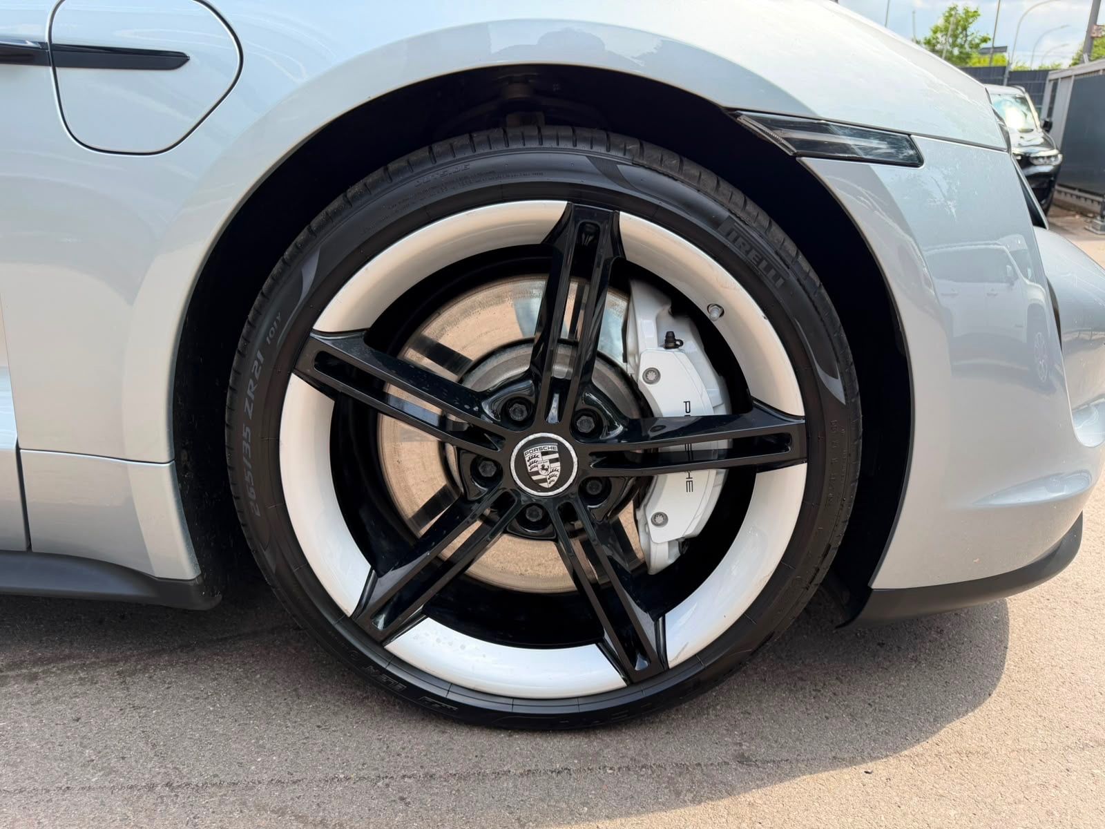 Fahrzeugabbildung Porsche TAYCAN 4S *SPORT-CHRONO*SPORT-DESIGN*PANO*LUFT*
