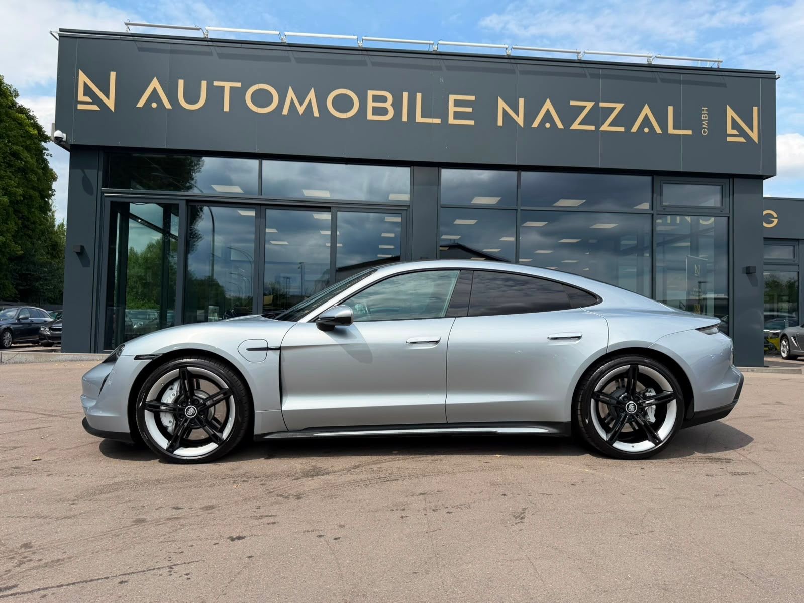 Fahrzeugabbildung Porsche TAYCAN 4S *SPORT-CHRONO*SPORT-DESIGN*PANO*LUFT*