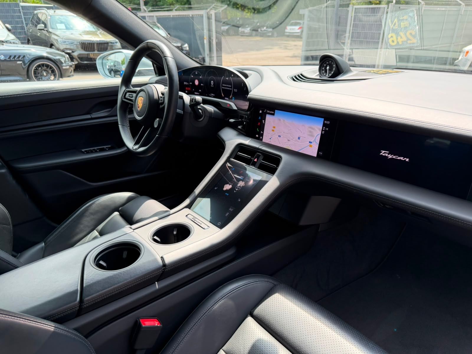 Fahrzeugabbildung Porsche TAYCAN 4S *SPORT-CHRONO*SPORT-DESIGN*PANO*LUFT*