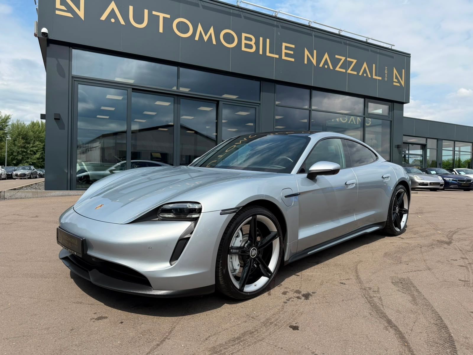 Fahrzeugabbildung Porsche TAYCAN 4S *SPORT-CHRONO*SPORT-DESIGN*PANO*LUFT*