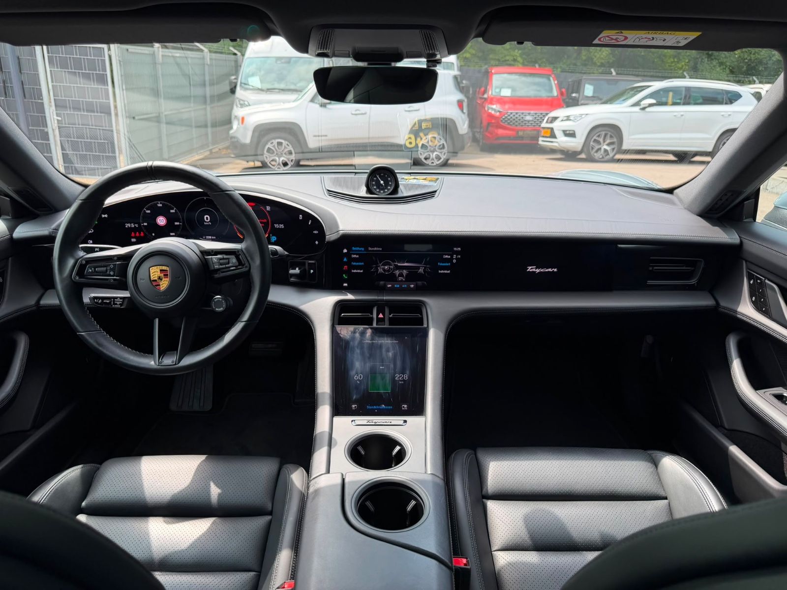 Fahrzeugabbildung Porsche TAYCAN 4S *SPORT-CHRONO*SPORT-DESIGN*PANO*LUFT*