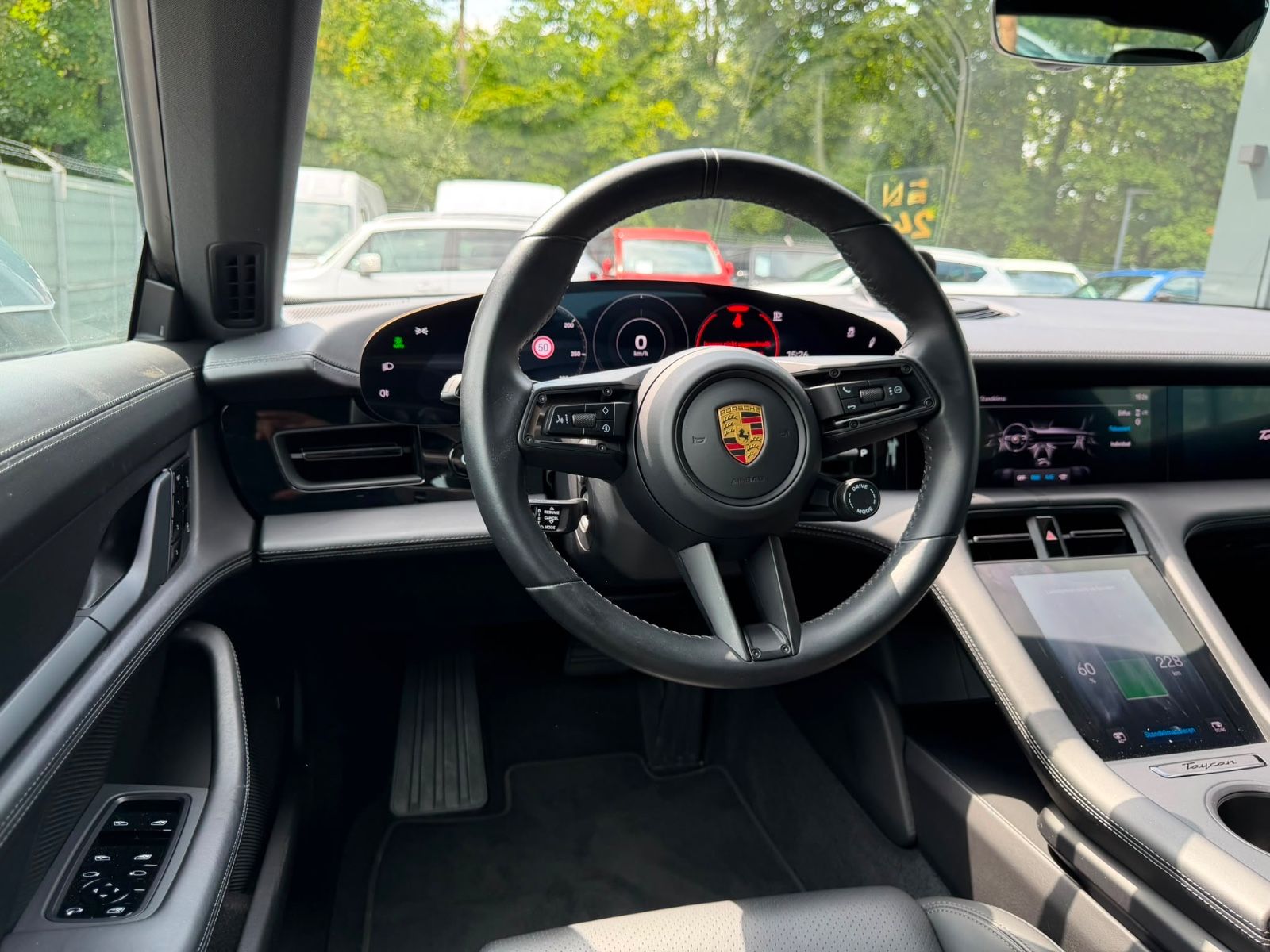 Fahrzeugabbildung Porsche TAYCAN 4S *SPORT-CHRONO*SPORT-DESIGN*PANO*LUFT*