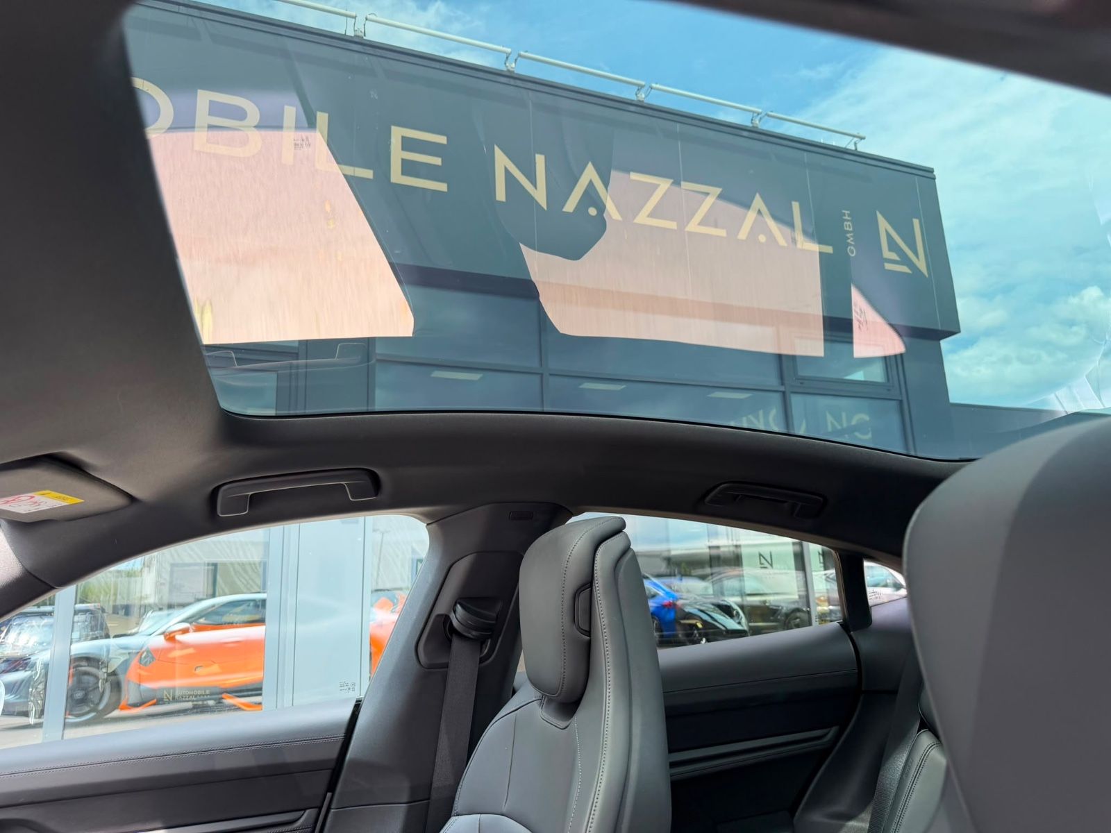 Fahrzeugabbildung Porsche TAYCAN 4S *SPORT-CHRONO*SPORT-DESIGN*PANO*LUFT*