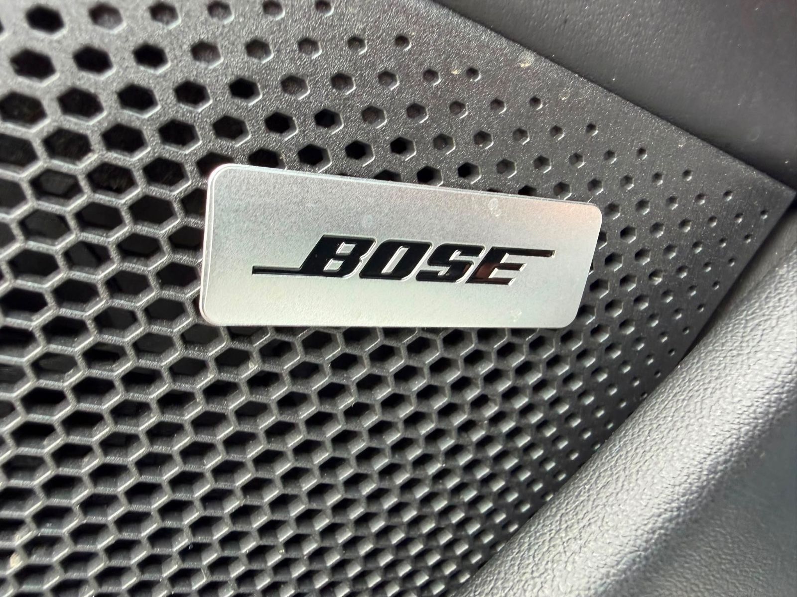 Fahrzeugabbildung Porsche TAYCAN 4S *SPORT-CHRONO*SPORT-DESIGN*PANO*LUFT*