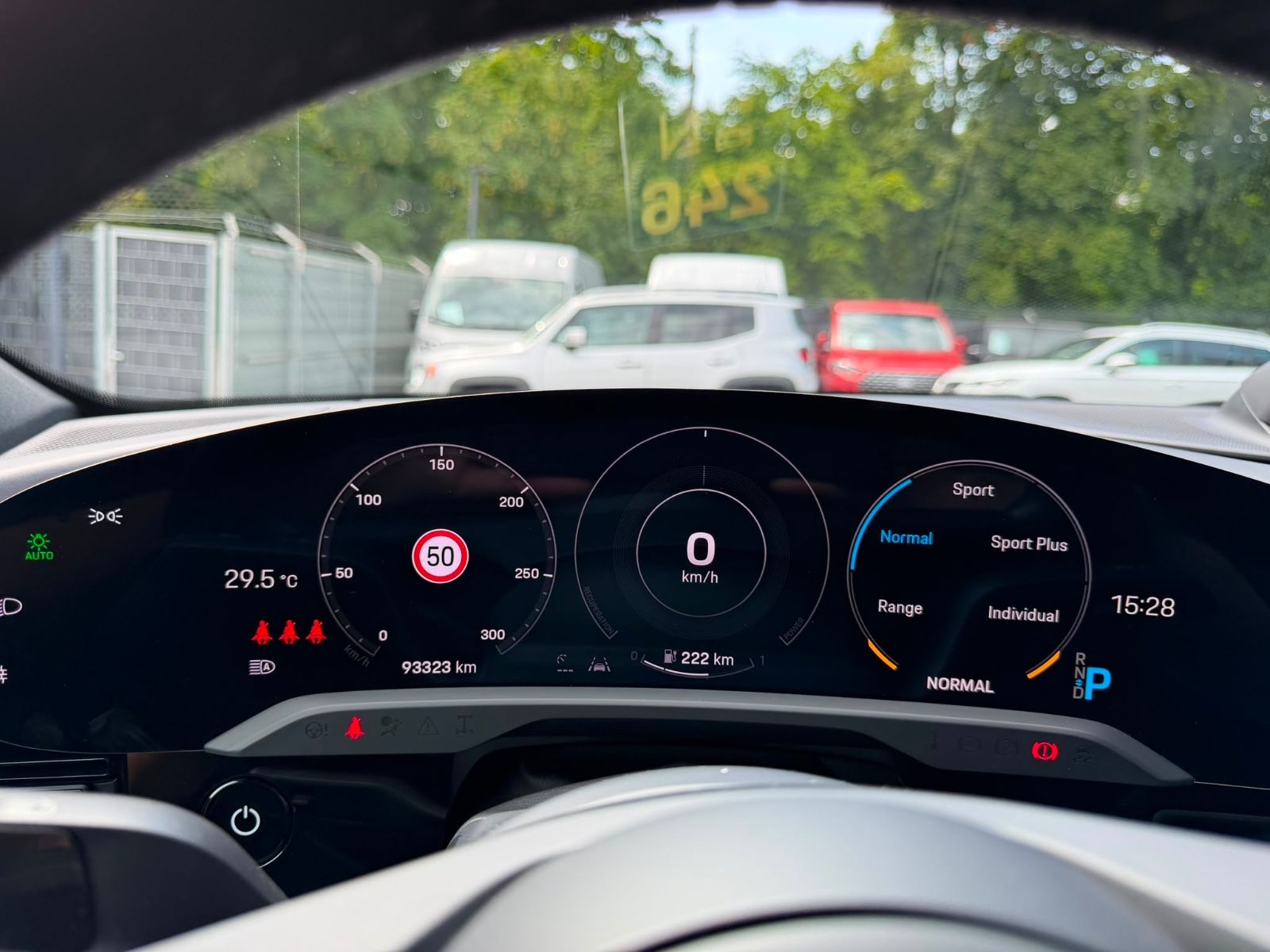 Fahrzeugabbildung Porsche TAYCAN 4S *SPORT-CHRONO*SPORT-DESIGN*PANO*LUFT*