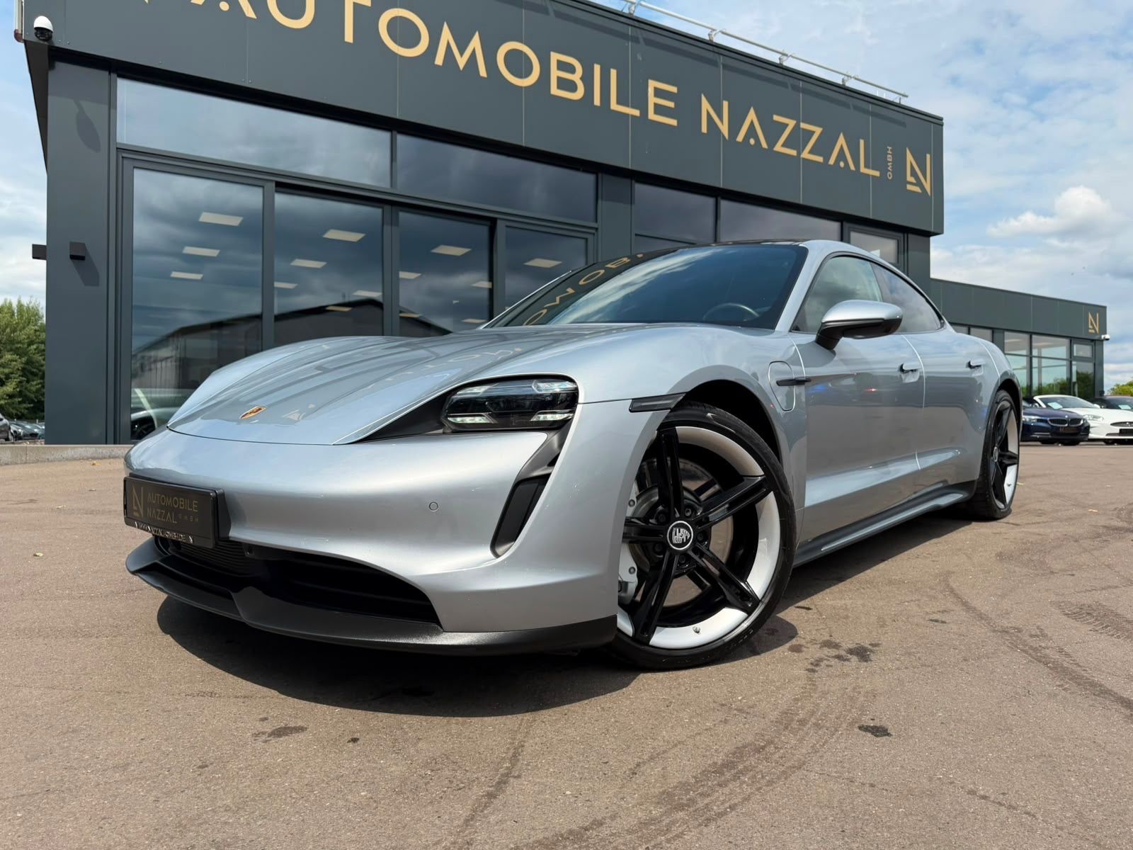 Fahrzeugabbildung Porsche TAYCAN 4S *SPORT-CHRONO*SPORT-DESIGN*PANO*LUFT*