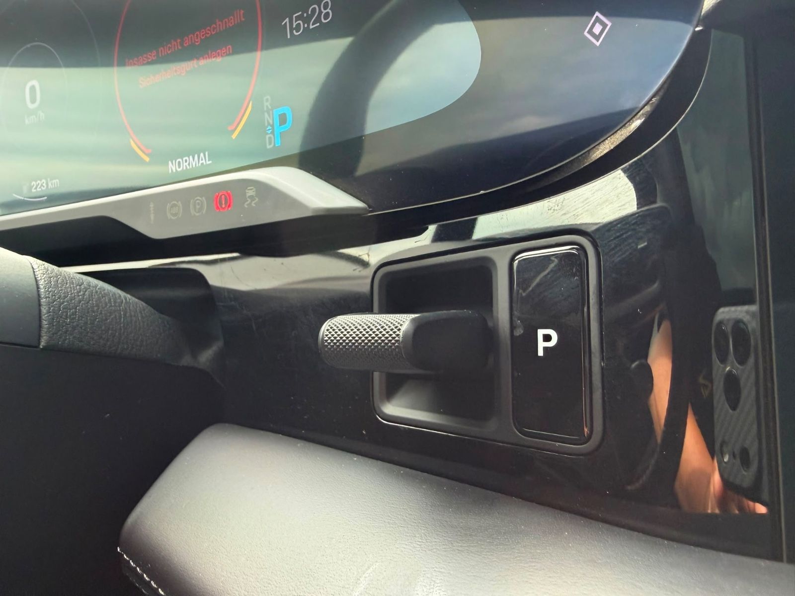 Fahrzeugabbildung Porsche TAYCAN 4S *SPORT-CHRONO*SPORT-DESIGN*PANO*LUFT*