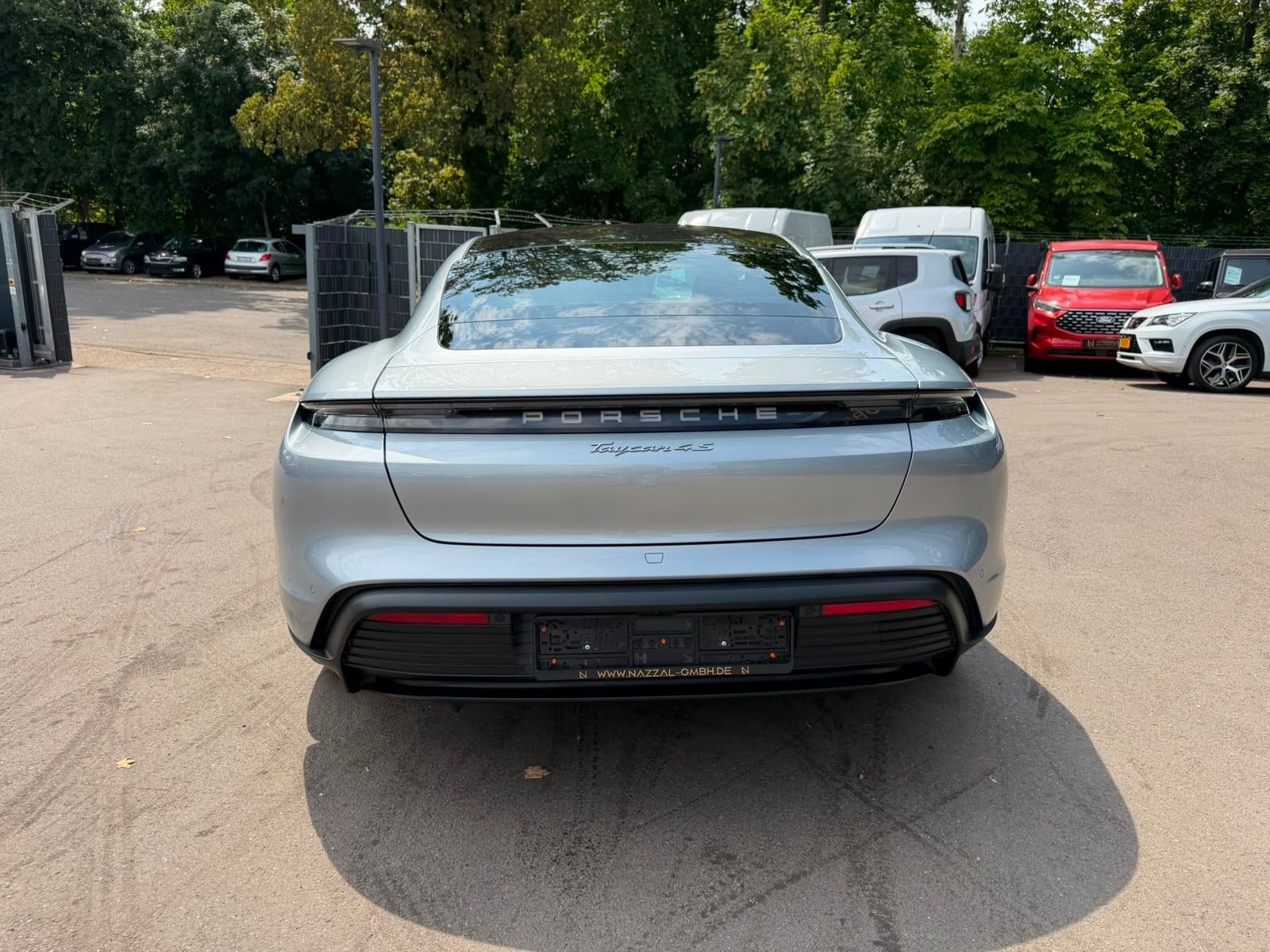 Fahrzeugabbildung Porsche TAYCAN 4S *SPORT-CHRONO*SPORT-DESIGN*PANO*LUFT*