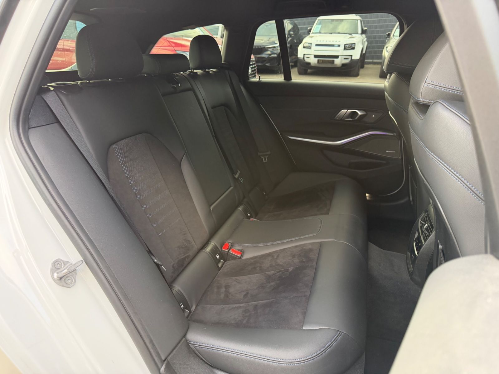 Fahrzeugabbildung BMW 330i xDRIVE TOURING M SPORT *360°*SHZ*LED*H/K*