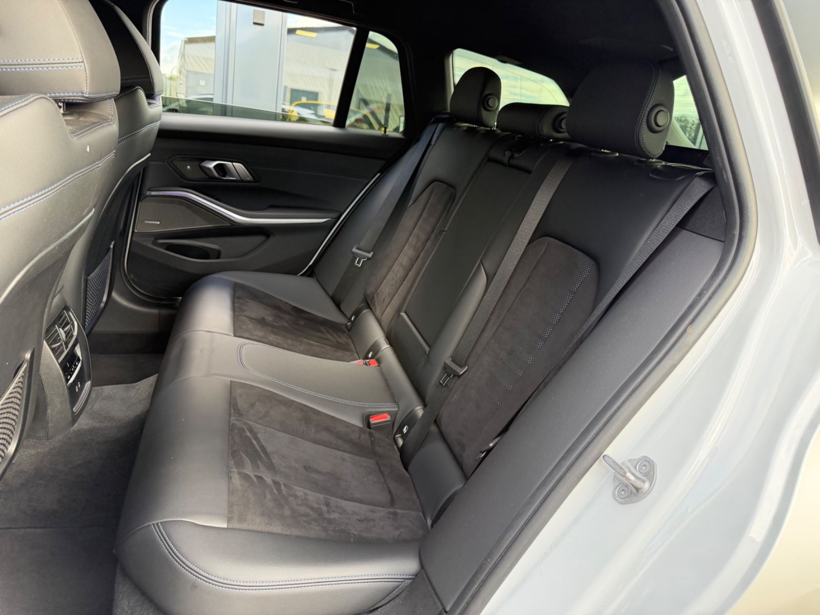 Fahrzeugabbildung BMW 330i xDRIVE TOURING M SPORT *360°*SHZ*LED*H/K*