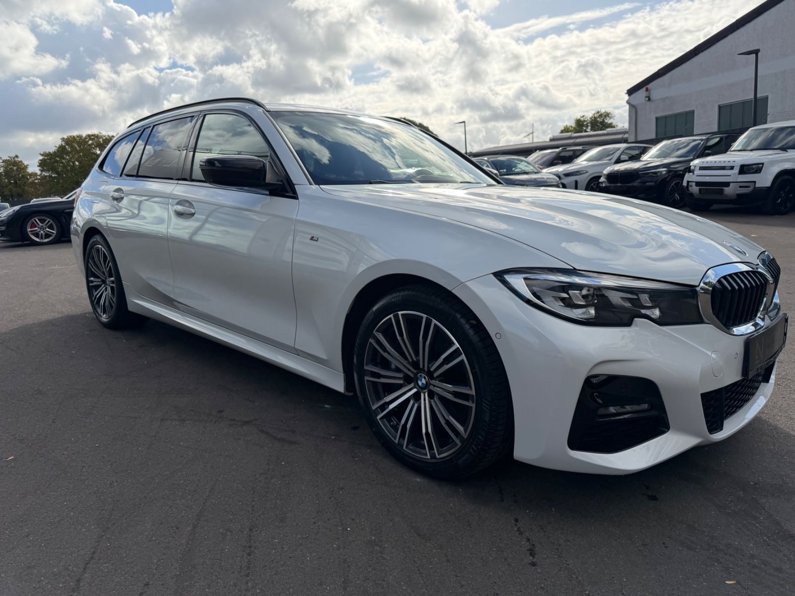 Fahrzeugabbildung BMW 330i xDRIVE TOURING M SPORT *360°*SHZ*LED*H/K*