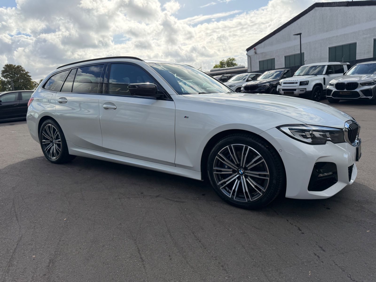 Fahrzeugabbildung BMW 330i xDRIVE TOURING M SPORT *360°*SHZ*LED*H/K*