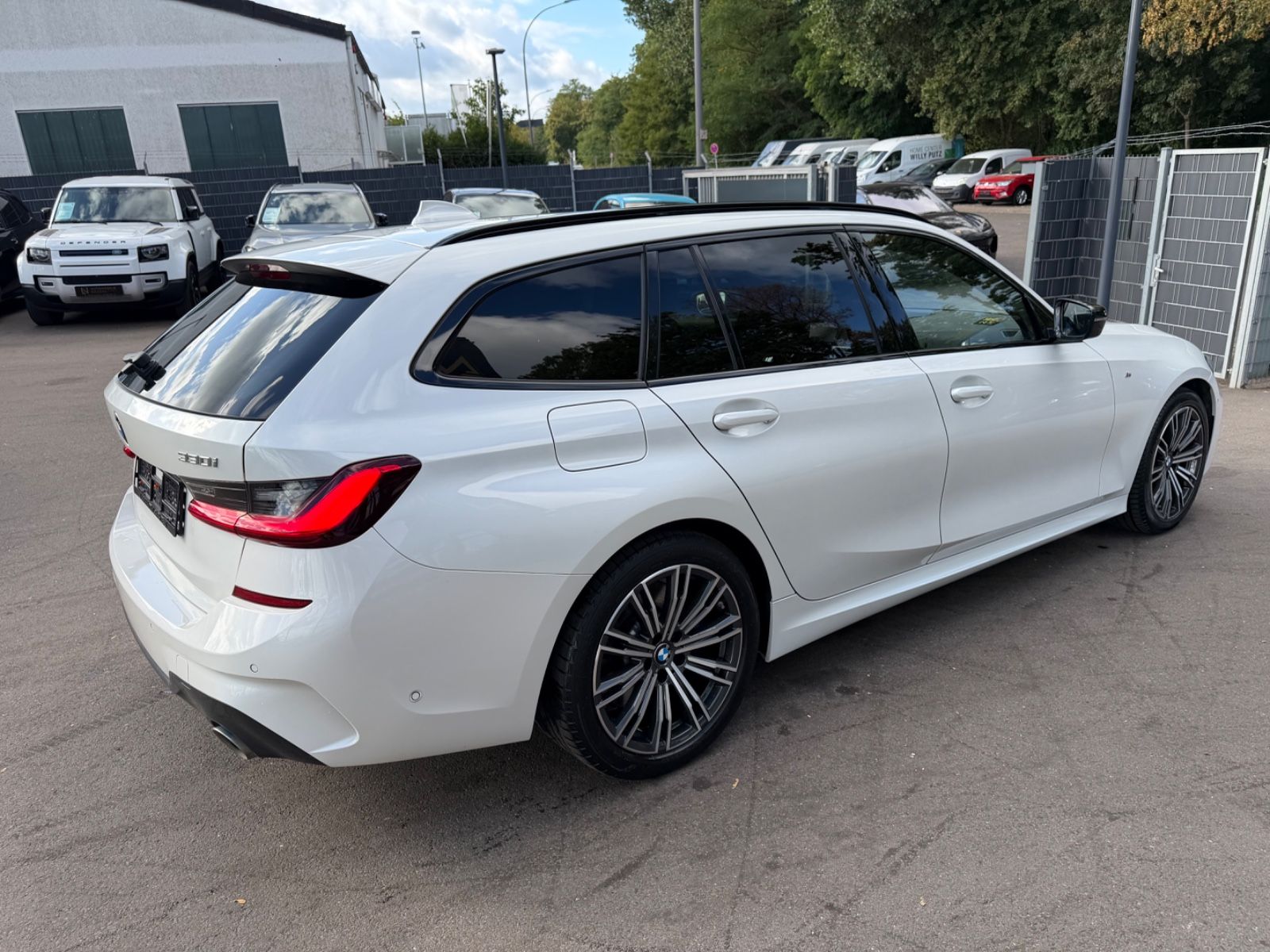 Fahrzeugabbildung BMW 330i xDRIVE TOURING M SPORT *360°*SHZ*LED*H/K*